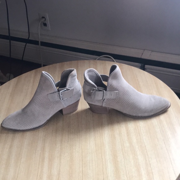 Dolce Vita suede booties. Never worn. Size 9 1/2 - Picture 4 of 6